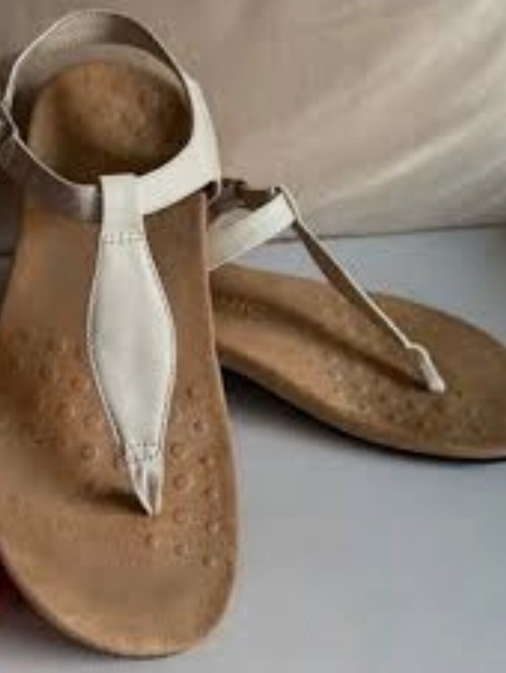 Vionic White Leather T-Strap Comfort Sandals Size 10 GUC